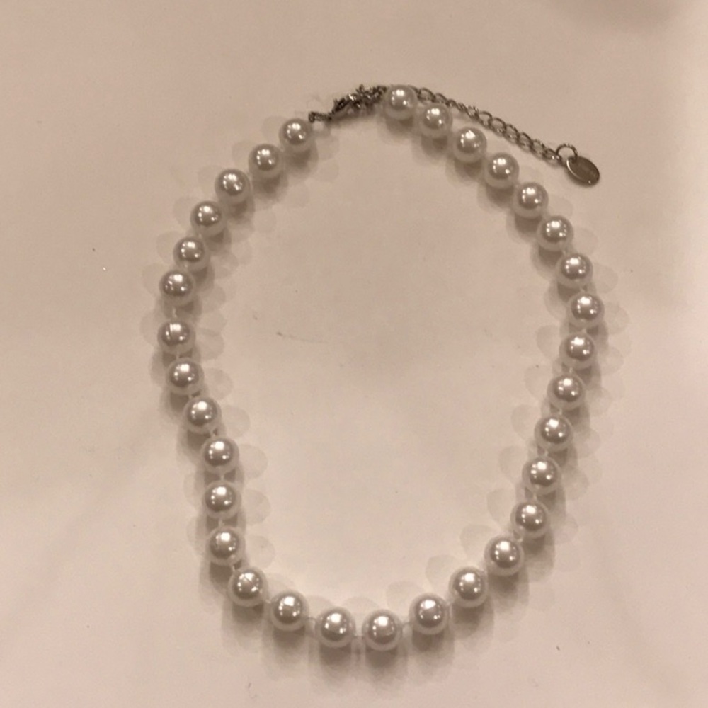 Claire’s Plastic faux Pearl Necklace